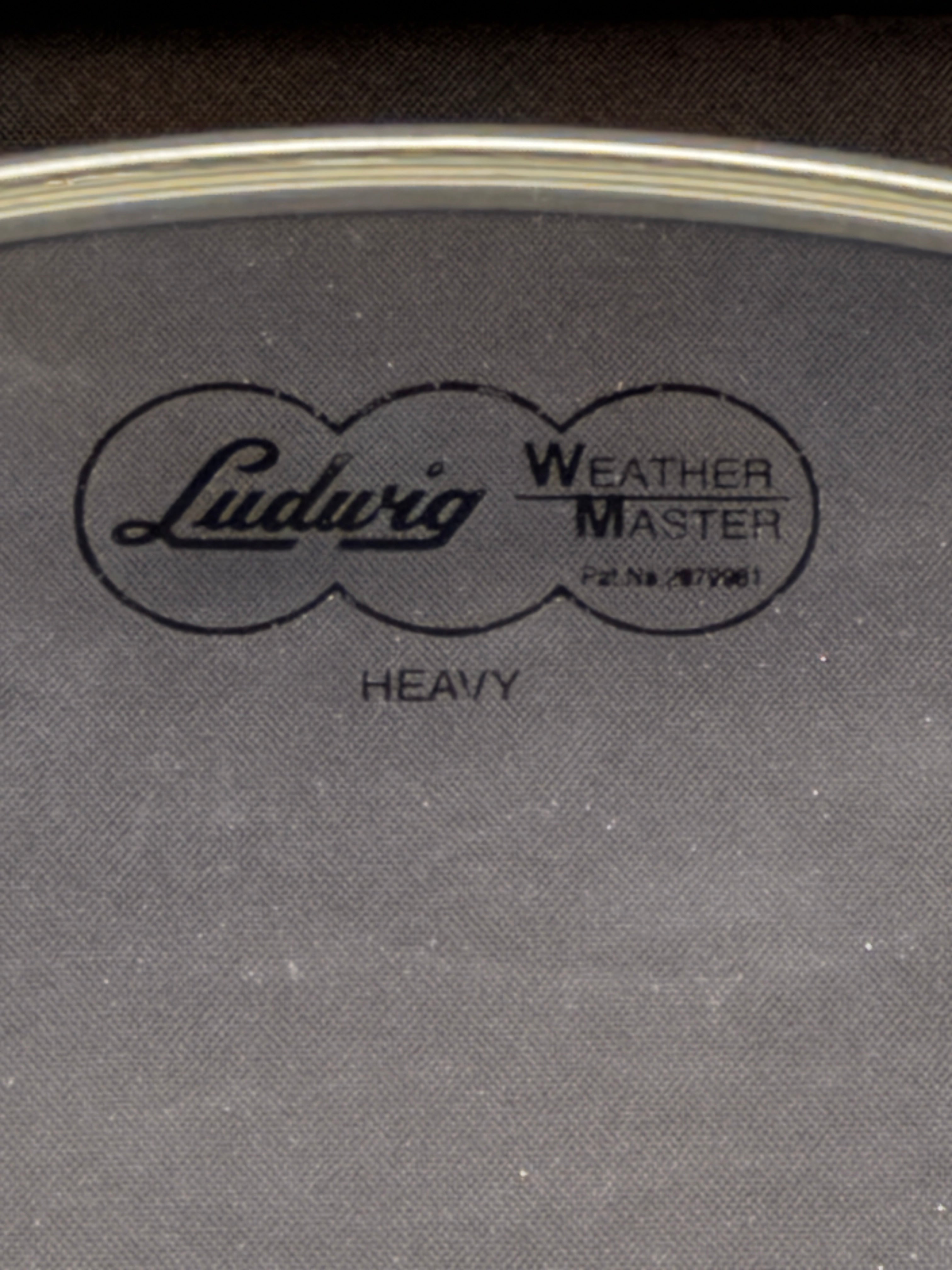 18" Ludwig LW6118 Weather Master Heavy Silver Dot Batter Drum Head