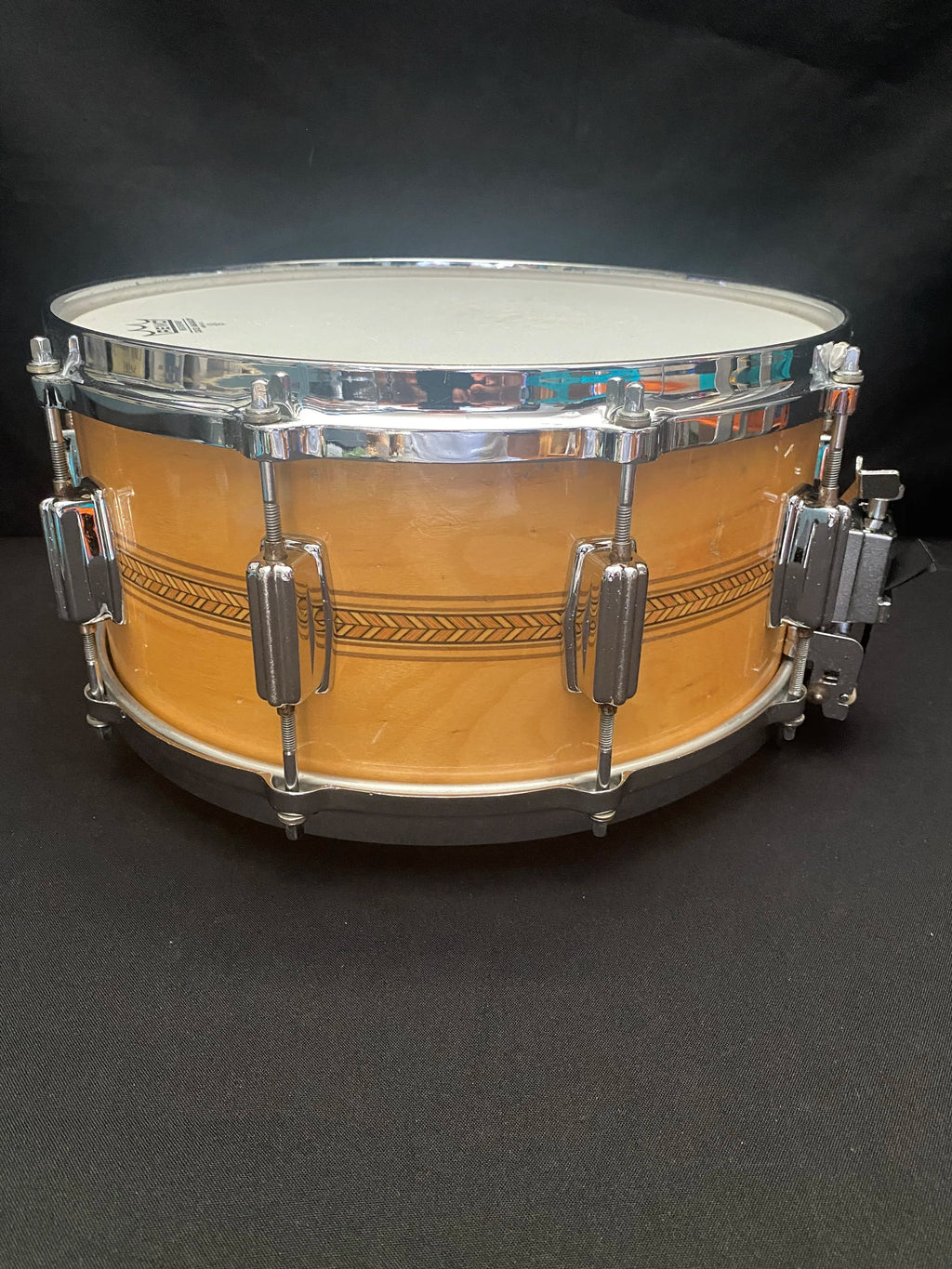 1980's Tama Superstar Mastercraft AW-456 Birch Artwood 14" x 6,5" Snare Drum​ with Roller-Action Strainer.
