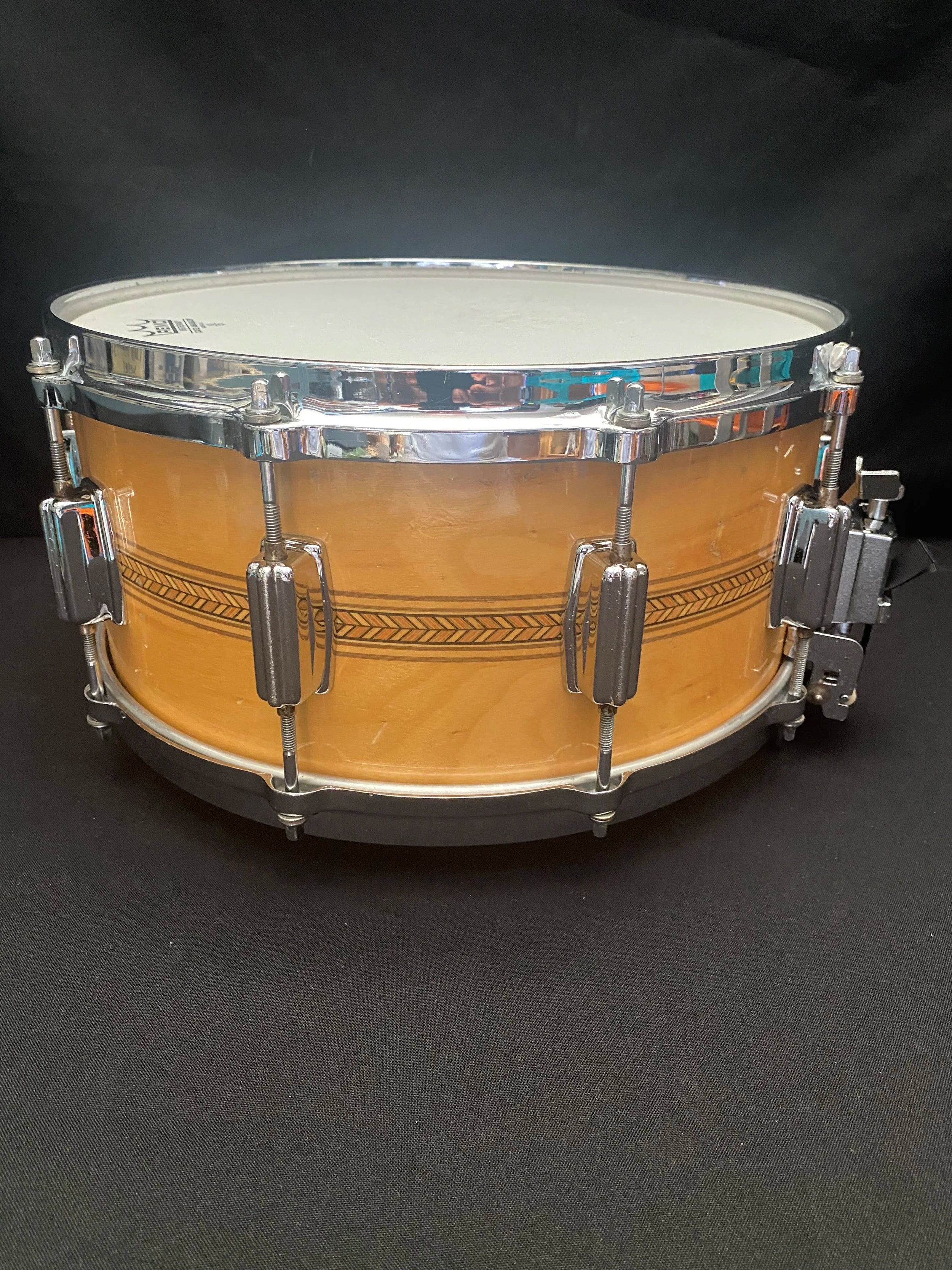 1980's Tama Superstar Mastercraft AW-456 Birch Artwood 14" x 6,5" Snare Drum​ with Roller-Action Strainer.
