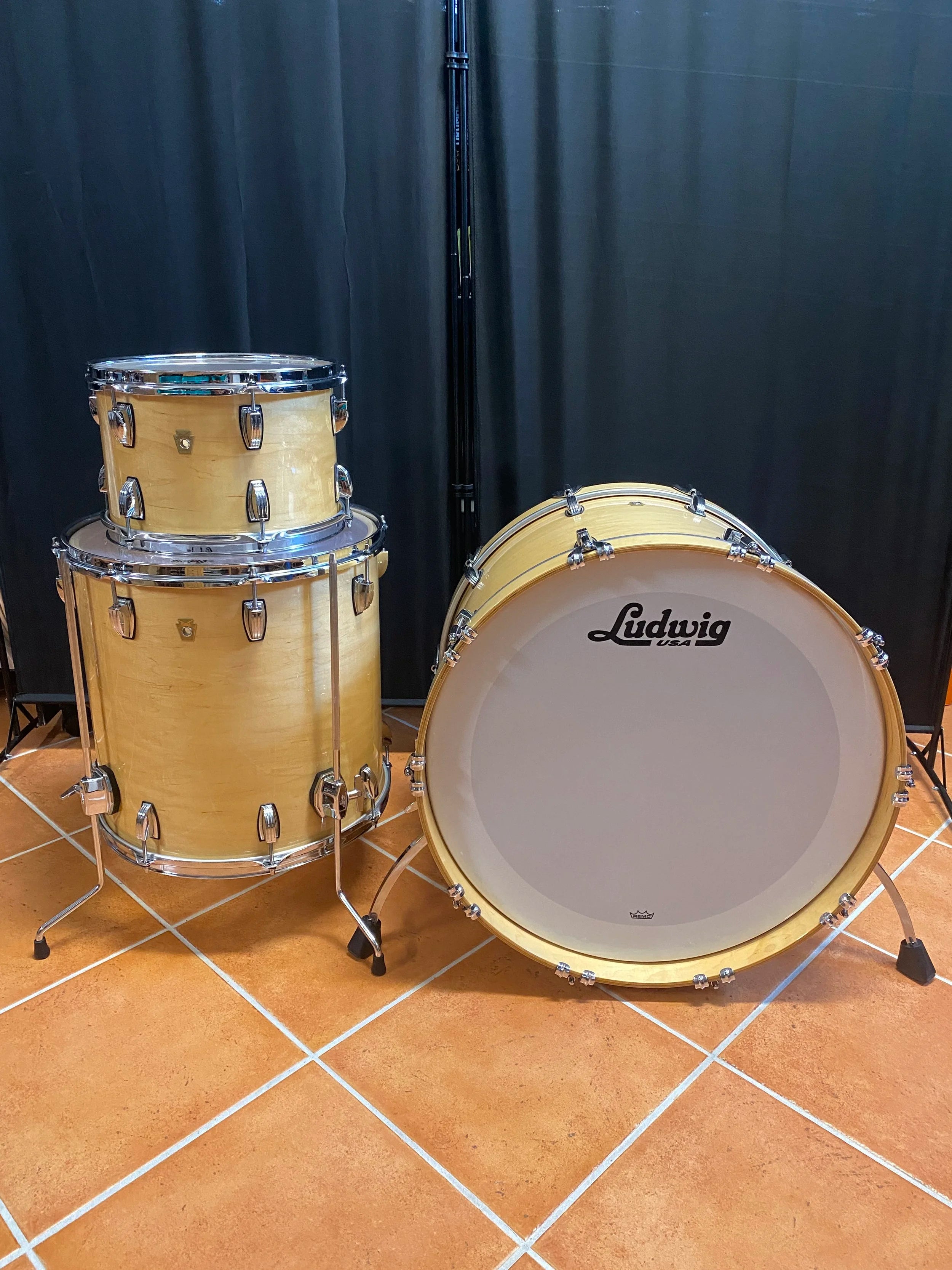 Ludwig Legacy Maple 22" - 12" - 16" Natural Maple Gloss drumset