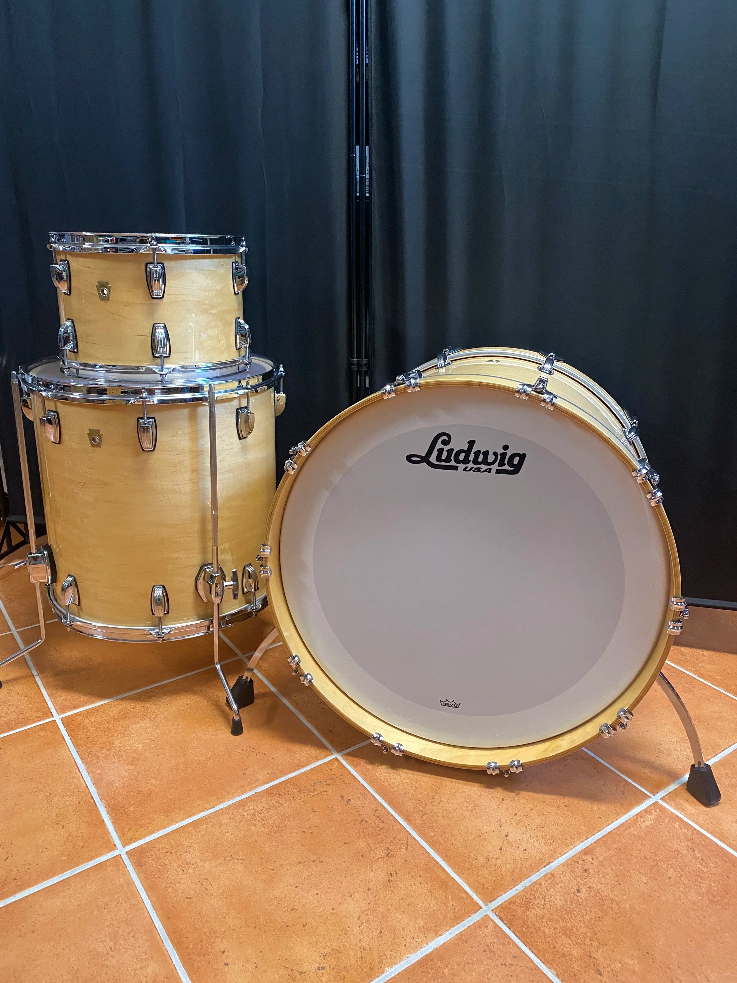 Ludwig Legacy Maple 22" - 12" - 16" Natural Maple Gloss drumset