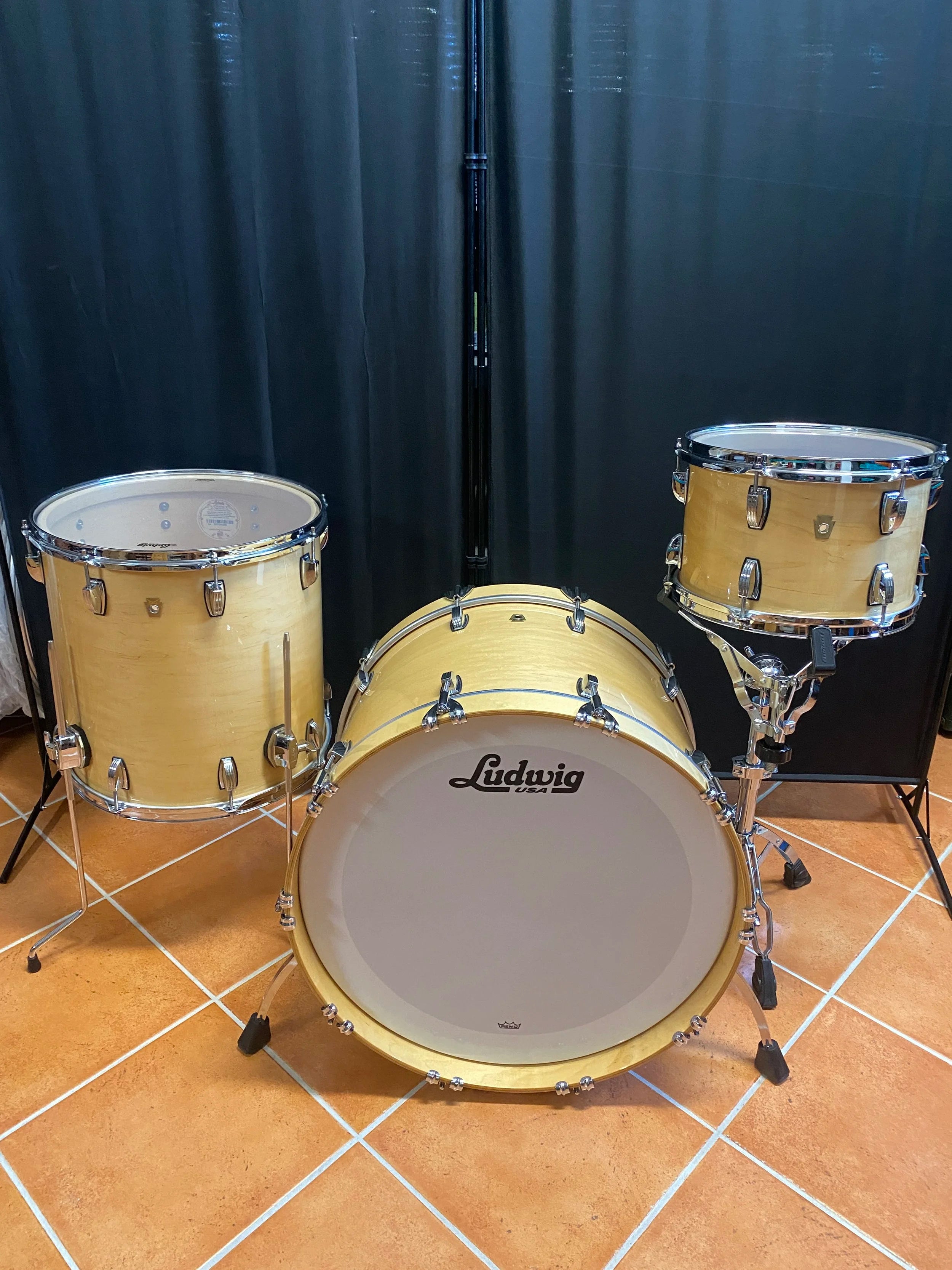 Ludwig Legacy Maple 22" - 12" - 16" Natural Maple Gloss drumset