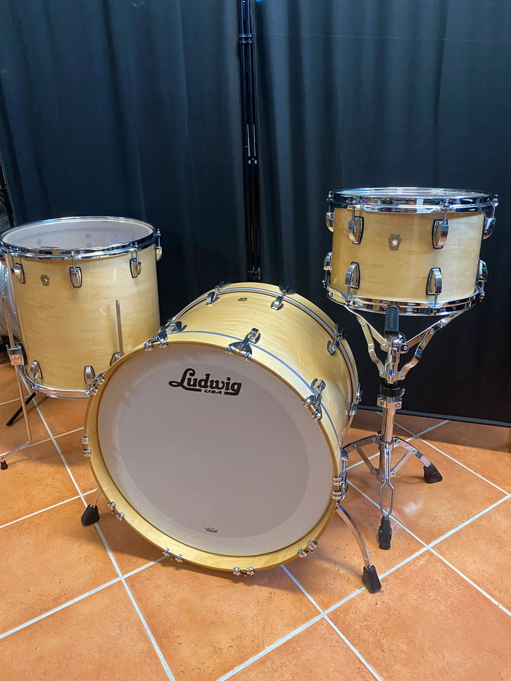 Ludwig Legacy Maple 22" - 12" - 16" Natural Maple Gloss drumset