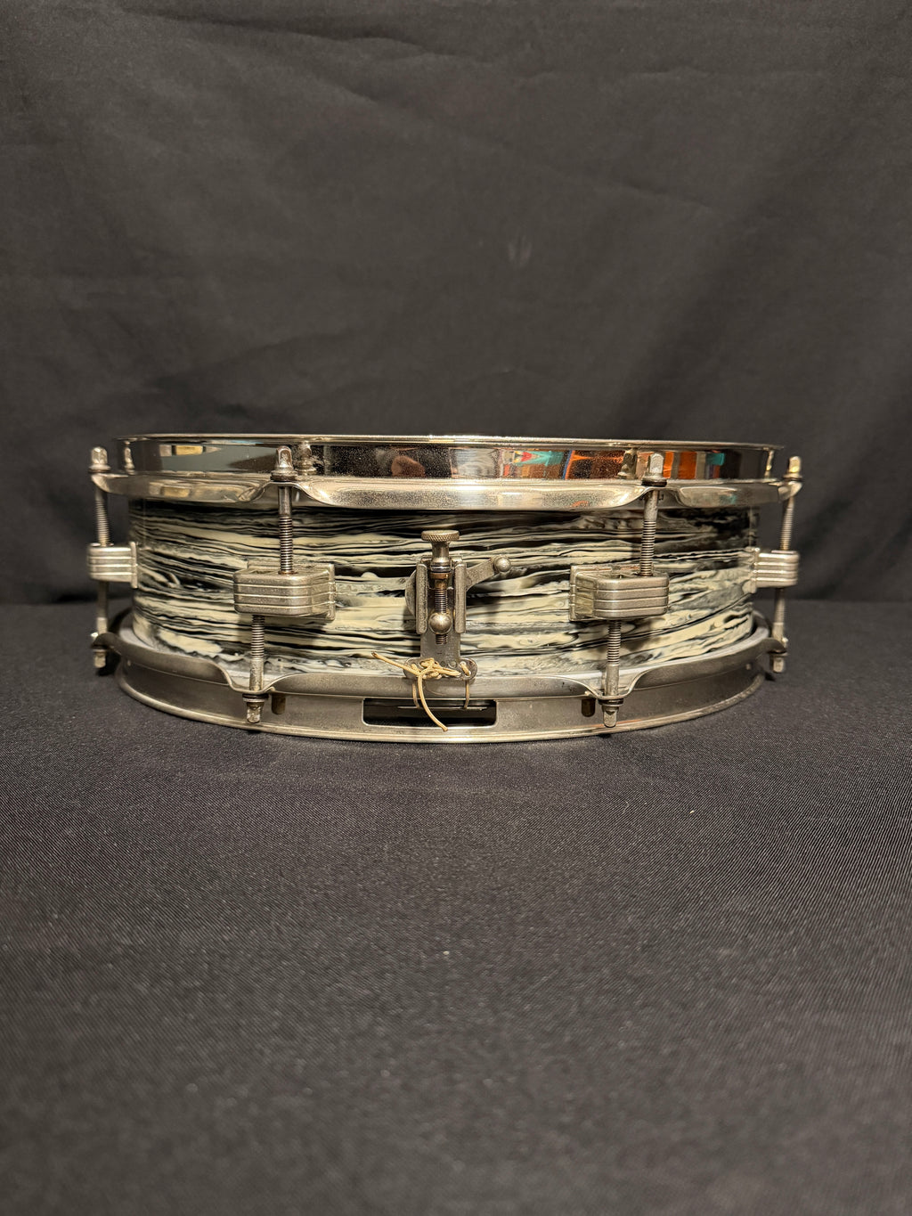 1964 Ludwig Downbeat 14"x 4" snare drum Black Oyster Pearl