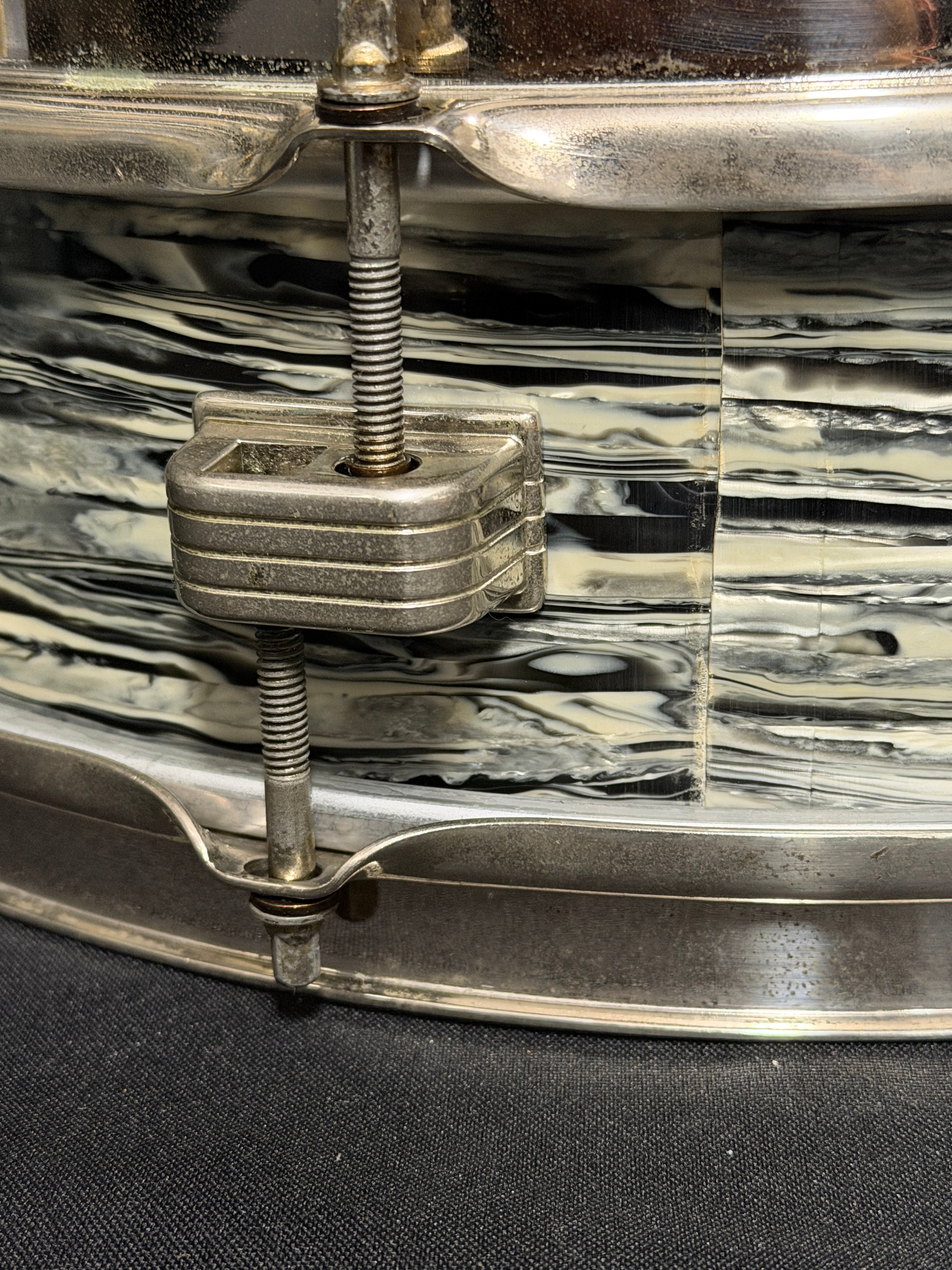 1964 Ludwig Downbeat 14"x 4" snare drum Black Oyster Pearl