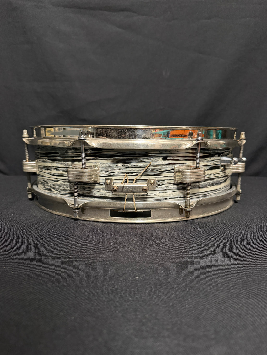 1964 Ludwig Downbeat 14"x 4" snare drum Black Oyster Pearl