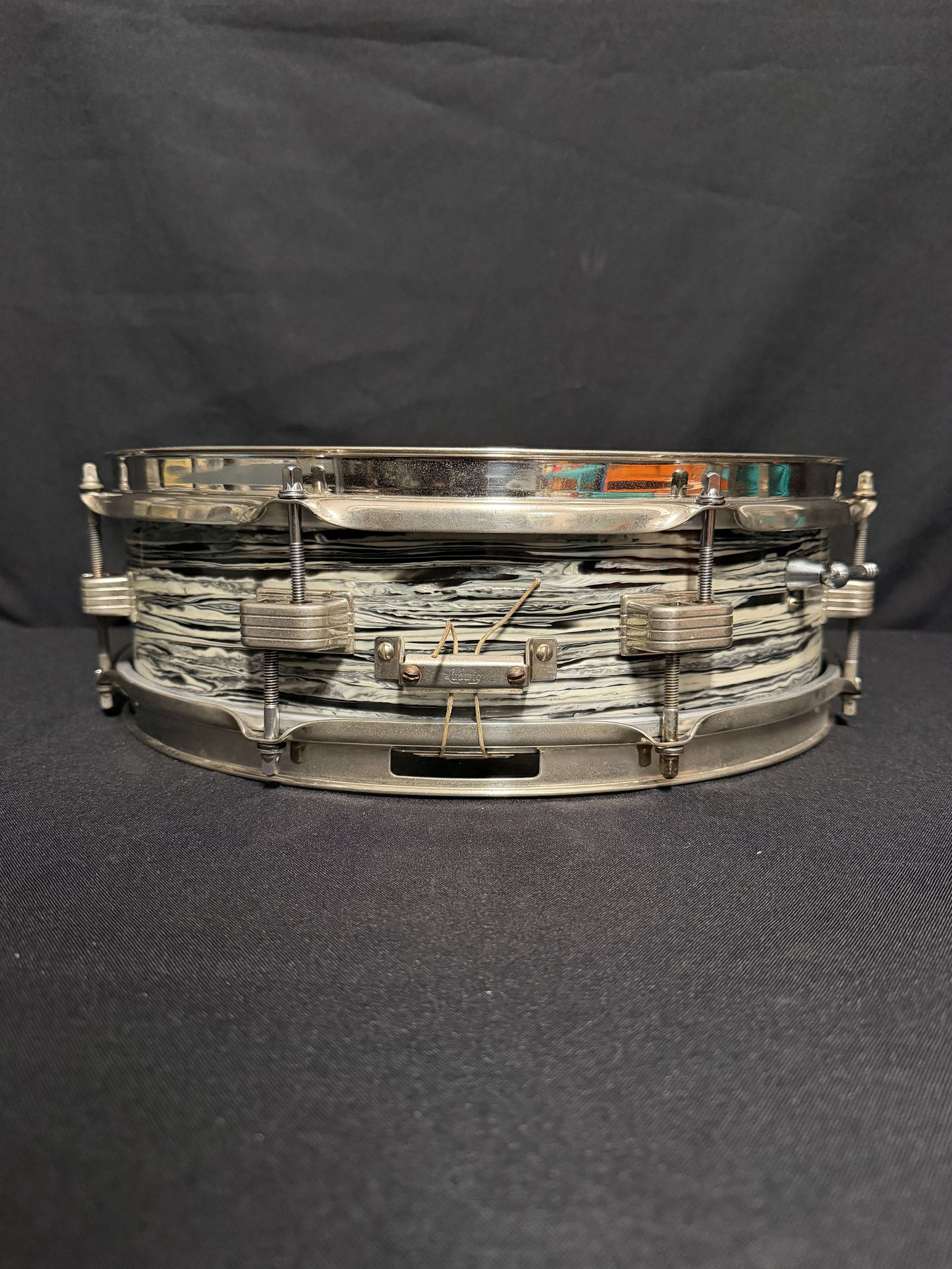 1964 Ludwig Downbeat 14"x 4" snare drum Black Oyster Pearl