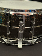 Ludwig LB417KT 14” x 6,5” Black Beauty Hammered snare drum