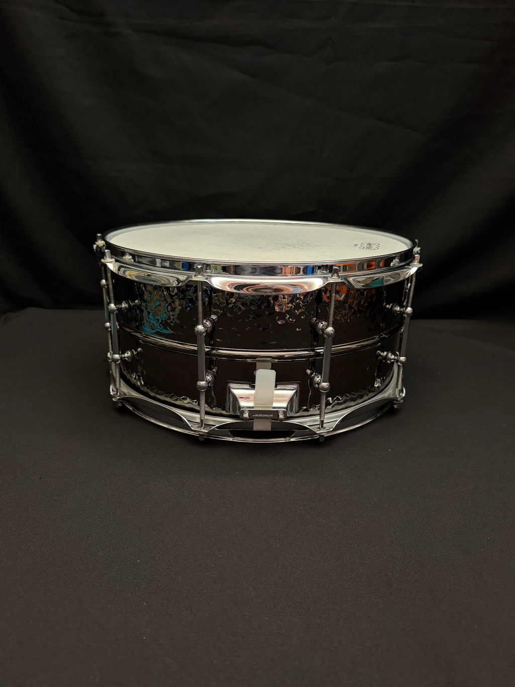 Ludwig LB417KT 14” x 6,5” Black Beauty Hammered snare drum