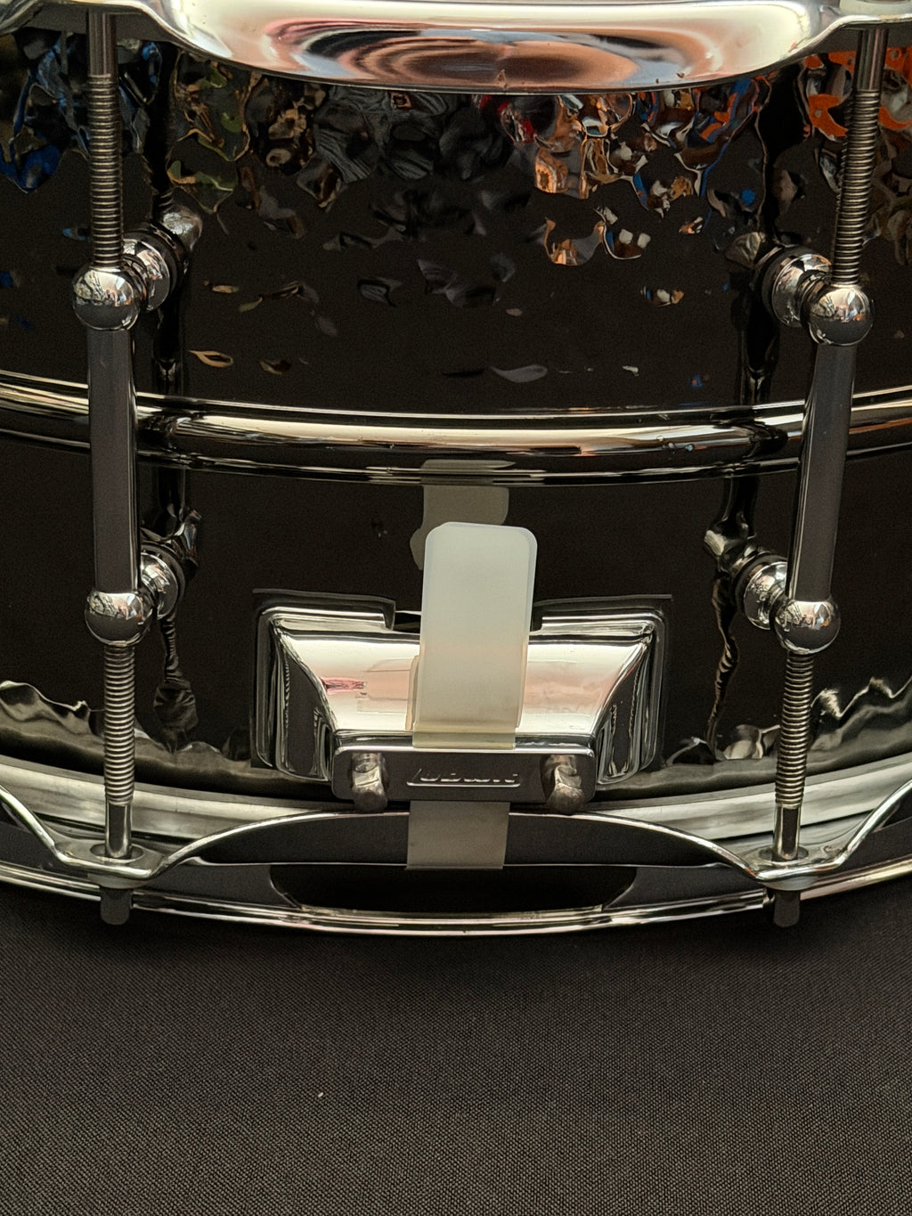 Ludwig LB417KT 14” x 6,5” Black Beauty Hammered snare drum