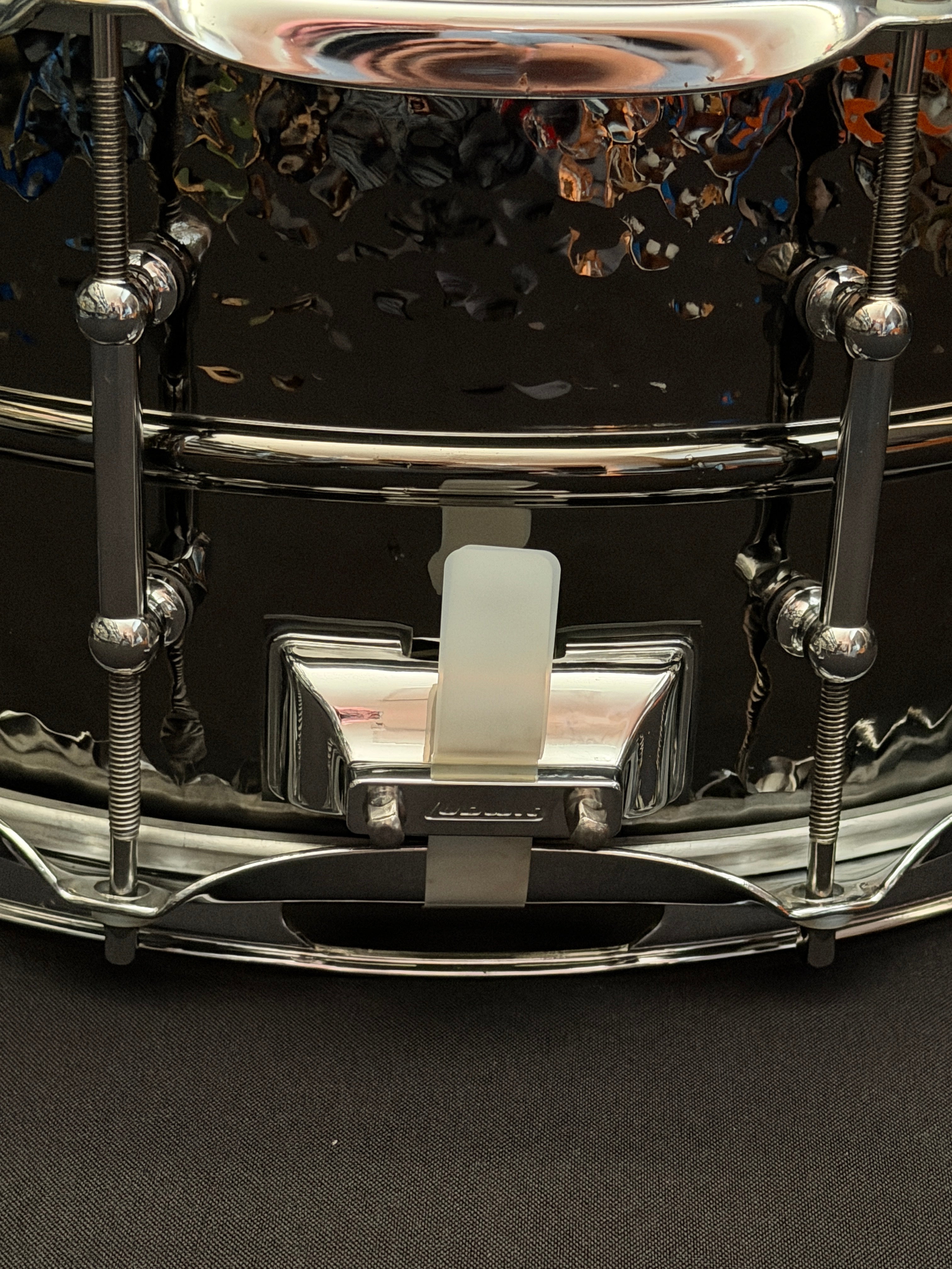 Ludwig LB417KT 14” x 6,5” Black Beauty Hammered snare drum