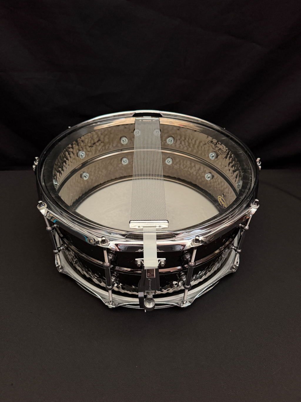 Ludwig LB417KT 14” x 6,5” Black Beauty Hammered snare drum