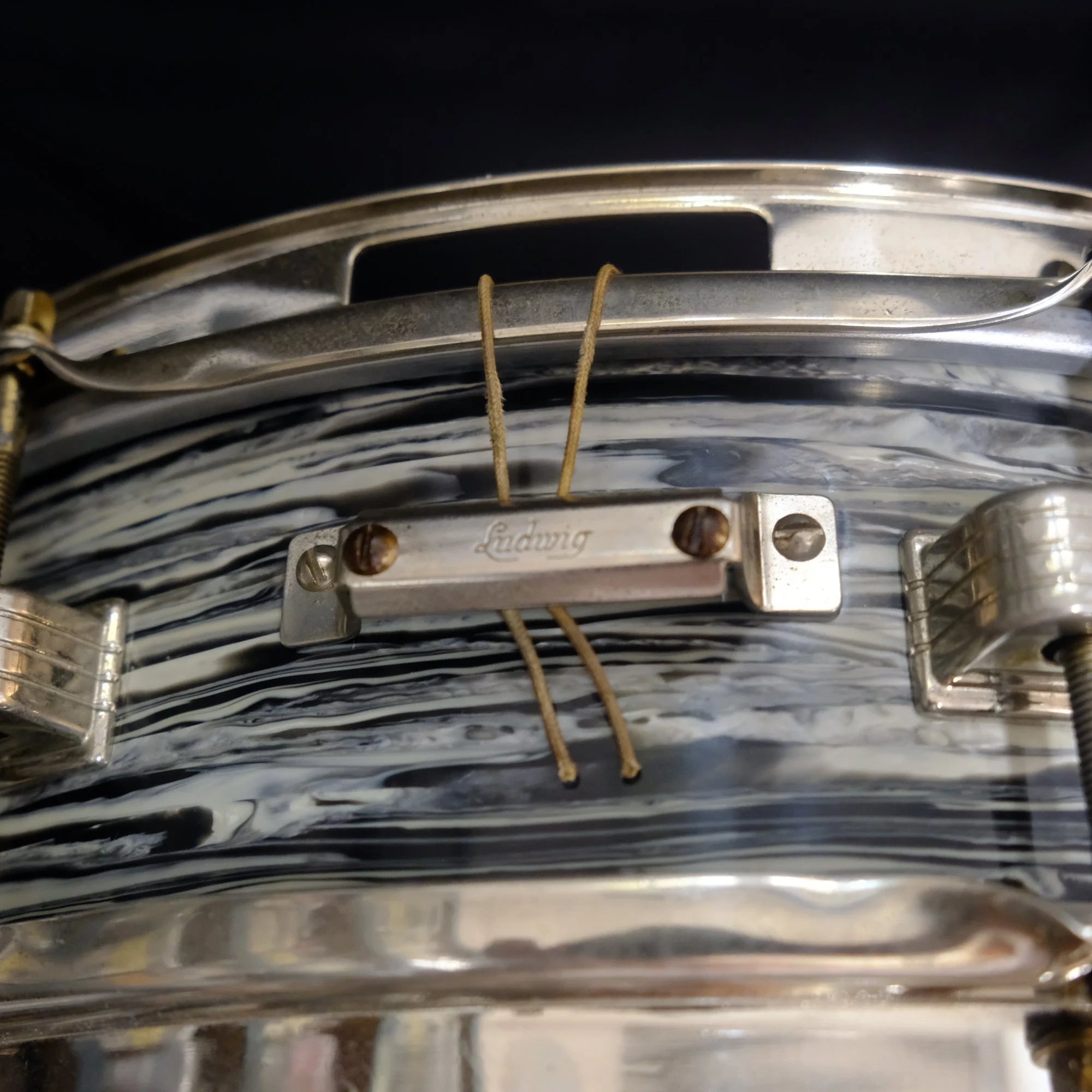 1964 Ludwig Downbeat 14"x 4" snare drum Black Oyster Pearl
